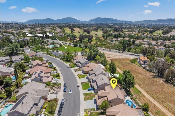 Great location within the tract.  Close to Community facilites, ie. clubhouse, pool, spa, tennis courts, etc.