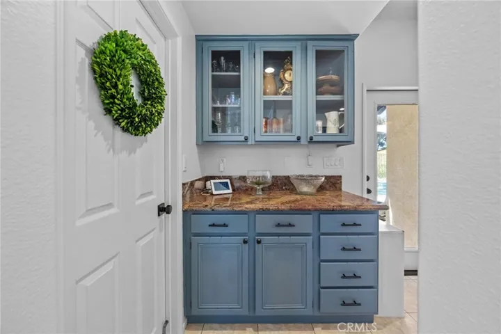And a nice butler area to serve for the formal dining room