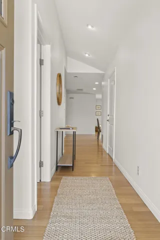 6-web-or-mls-UpmarketMedia-10327Jame-33