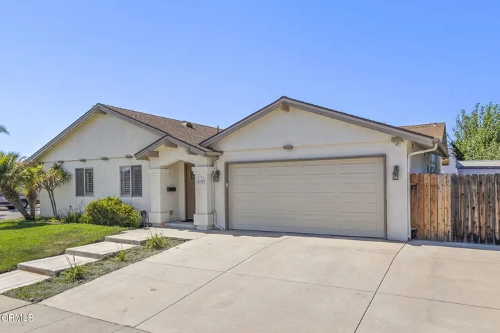 3-web-or-mls-UpmarketMedia-10327Jame-11a