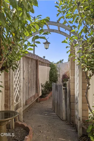 42-web-or-mls-UpmarketMedia-10327Jame-12