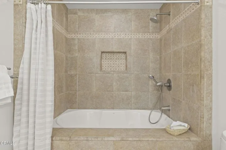 27-web-or-mls-UpmarketMedia-10327Jame-17