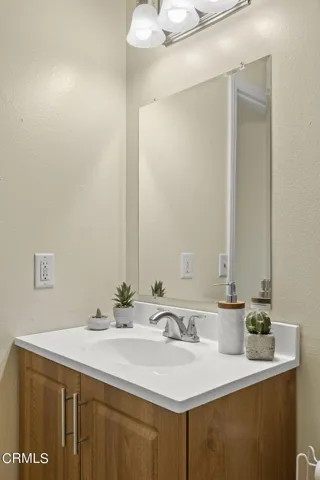 38-web-or-mls-UpmarketMedia-10327Jame-99