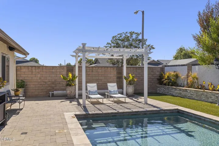 56-web-or-mls-UpmarketMedia-10327Jame-29