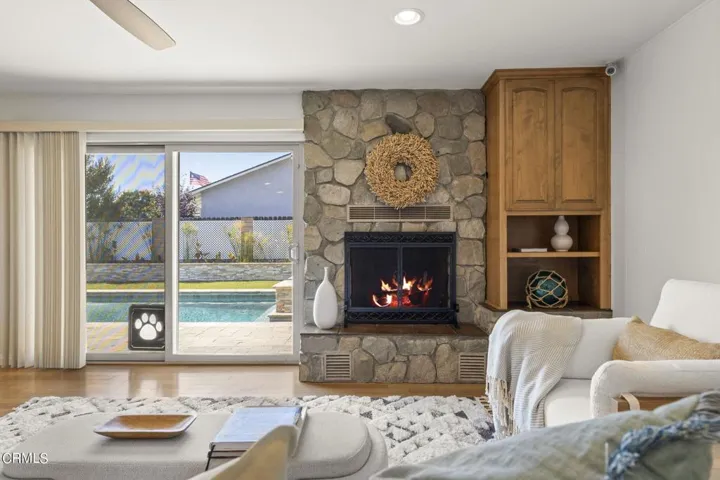 12-web-or-mls-UpmarketMedia-10327Jame-57