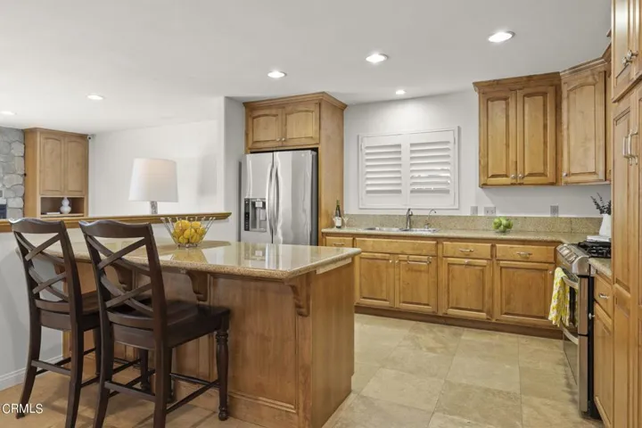 15-web-or-mls-UpmarketMedia-10327Jame-63