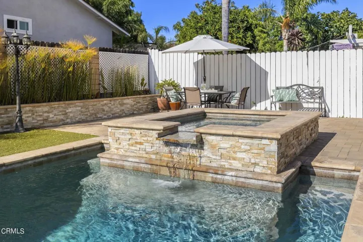 52-web-or-mls-UpmarketMedia-10327Jame-13