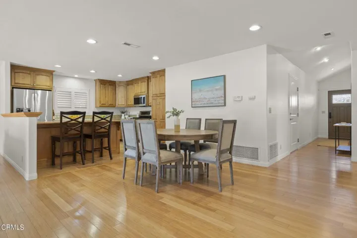 8-web-or-mls-UpmarketMedia-10327Jame-42