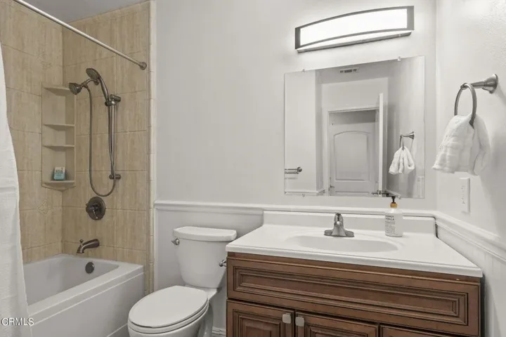 33-web-or-mls-UpmarketMedia-10327Jame-84