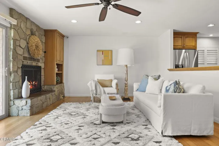 11-web-or-mls-UpmarketMedia-10327Jame-54
