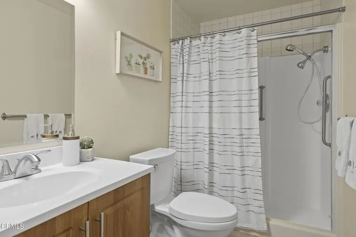 37-web-or-mls-UpmarketMedia-10327Jame-96