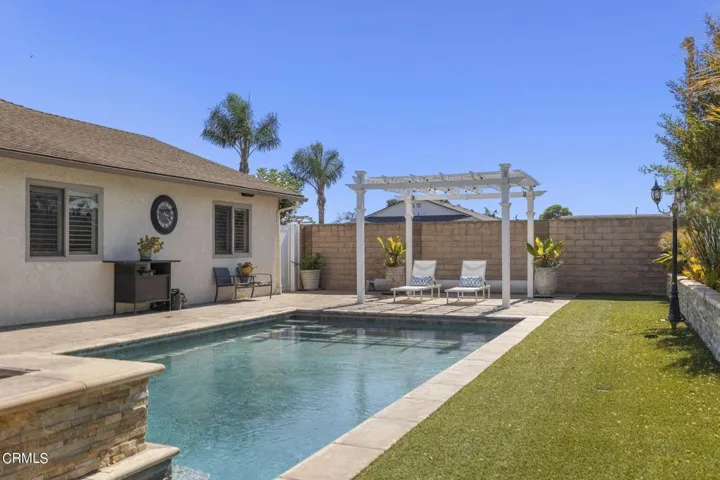 48-web-or-mls-UpmarketMedia-10327Jame-23