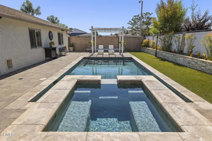 51-web-or-mls-UpmarketMedia-10327Jame-26
