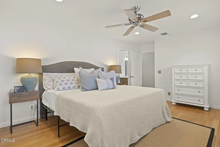 21-web-or-mls-UpmarketMedia-10327Jame-18