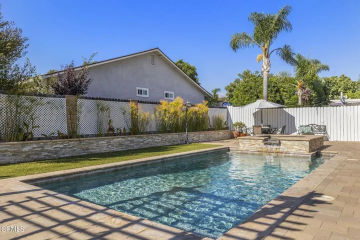 47-web-or-mls-UpmarketMedia-10327Jame-13