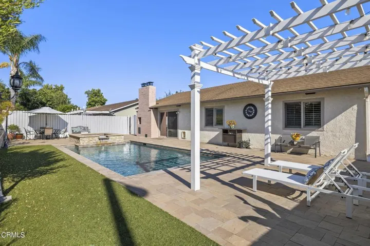 44-web-or-mls-UpmarketMedia-10327Jame-13