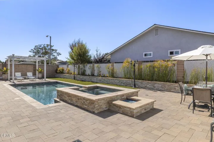 50-web-or-mls-UpmarketMedia-10327Jame-17