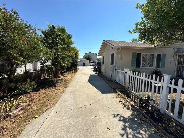 Long driveway Easy Access to all 3 units