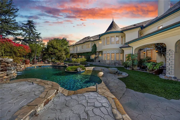 11030 Winnetka Avenue, Chatsworth, California 91311
