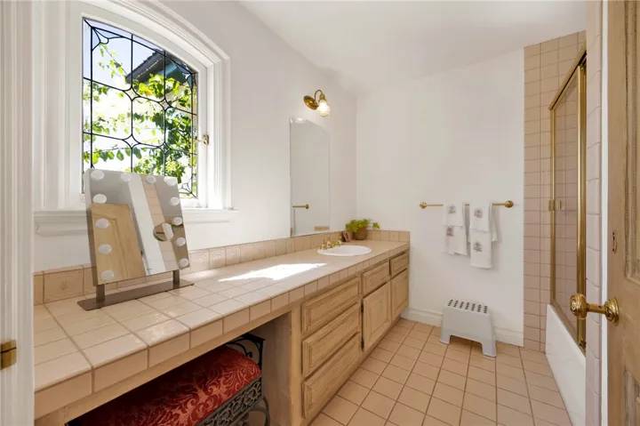 11030 Winnetka Avenue, Chatsworth, California 91311