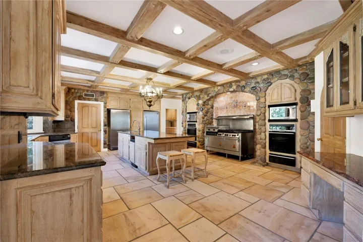 11030 Winnetka Avenue, Chatsworth, California 91311