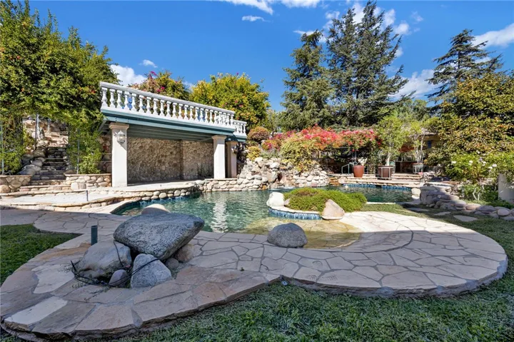 11030 Winnetka Avenue, Chatsworth, California 91311