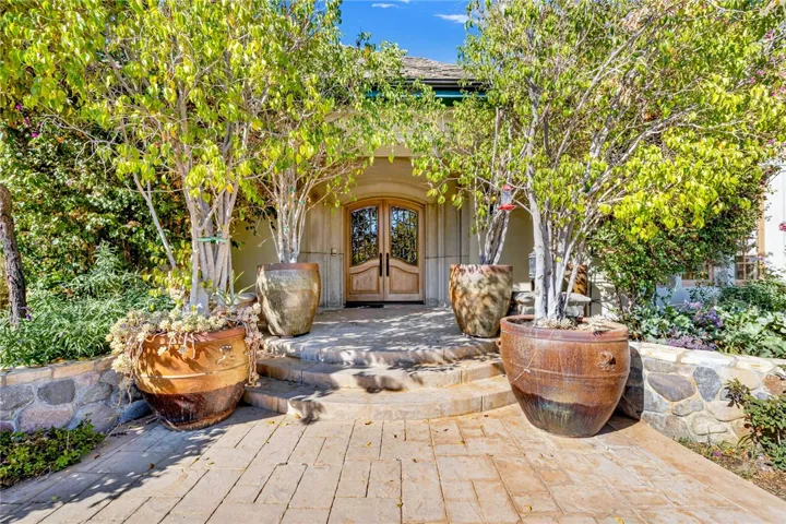 11030 Winnetka Avenue, Chatsworth, California 91311