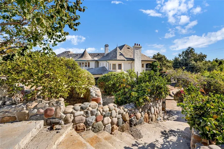 11030 Winnetka Avenue, Chatsworth, California 91311