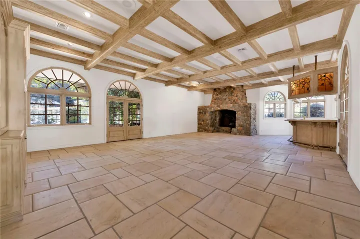 11030 Winnetka Avenue, Chatsworth, California 91311