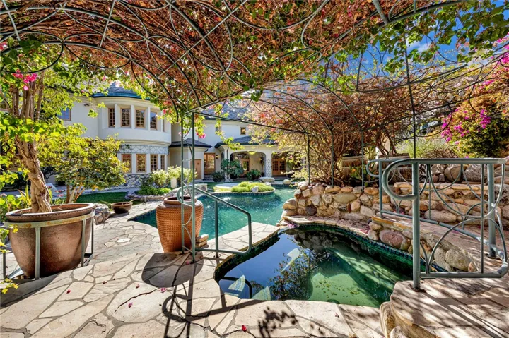 11030 Winnetka Avenue, Chatsworth, California 91311