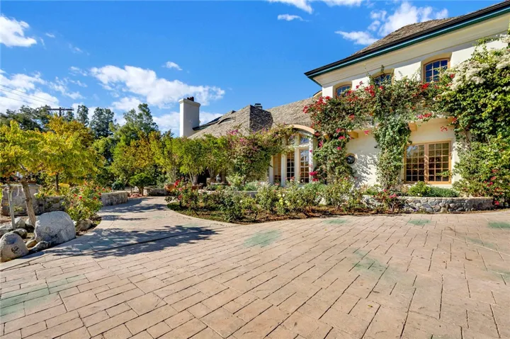 11030 Winnetka Avenue, Chatsworth, California 91311