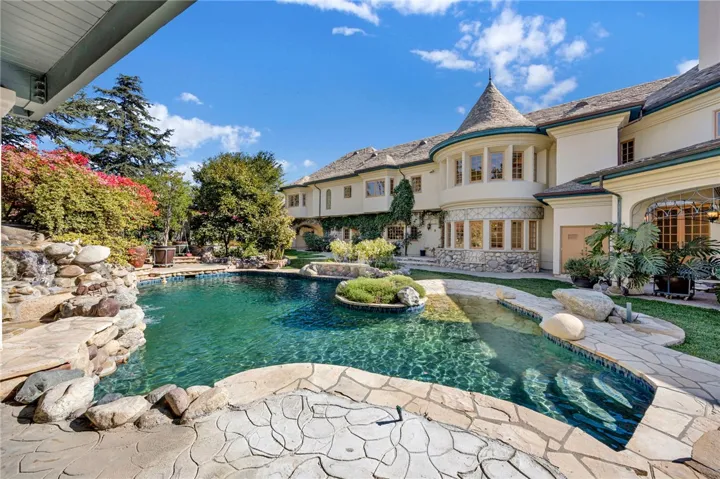 11030 Winnetka Avenue, Chatsworth, California 91311