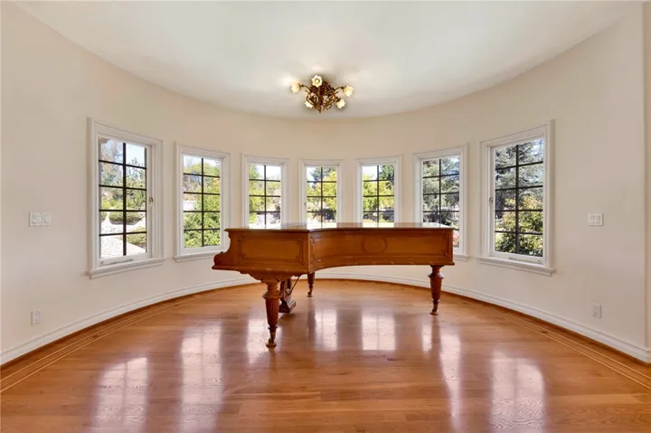 11030 Winnetka Avenue, Chatsworth, California 91311