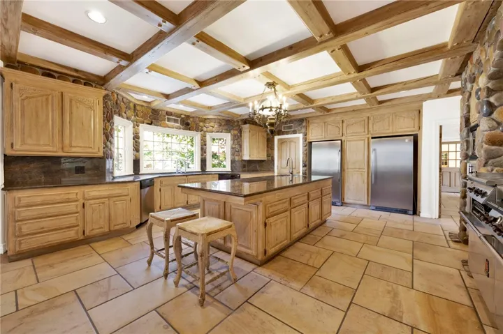 11030 Winnetka Avenue, Chatsworth, California 91311