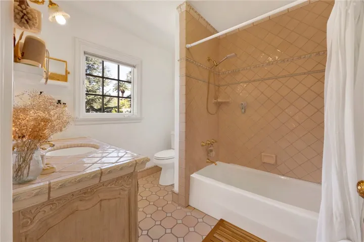 11030 Winnetka Avenue, Chatsworth, California 91311