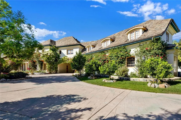 11030 Winnetka Avenue, Chatsworth, California 91311