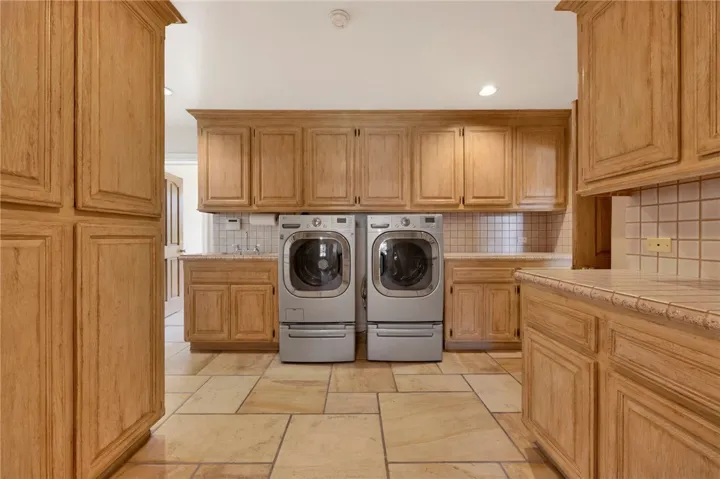 11030 Winnetka Avenue, Chatsworth, California 91311