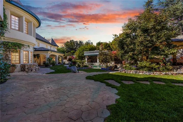 11030 Winnetka Avenue, Chatsworth, California 91311