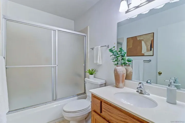 1940 Vineyard Avenue, Vista, California 92081
