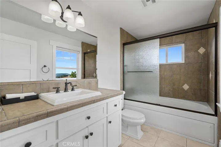 Bathroom/ Tub Shower