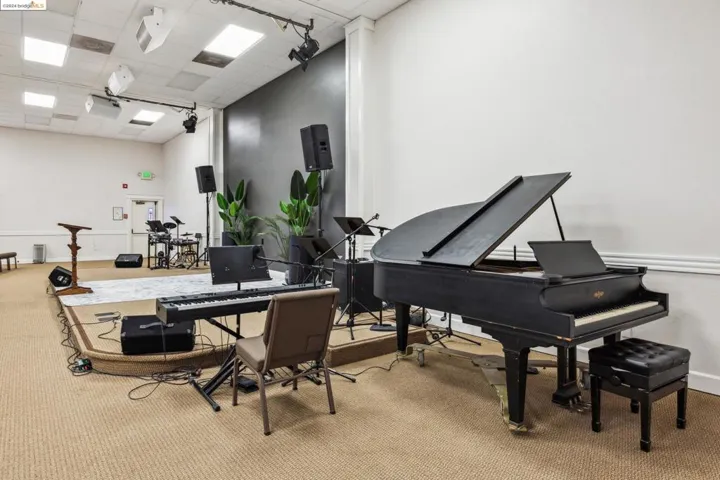 12000 Campus Dr, Oakland, California 94619