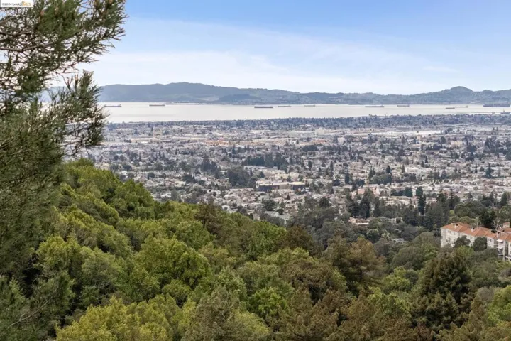 12000 Campus Dr, Oakland, California 94619