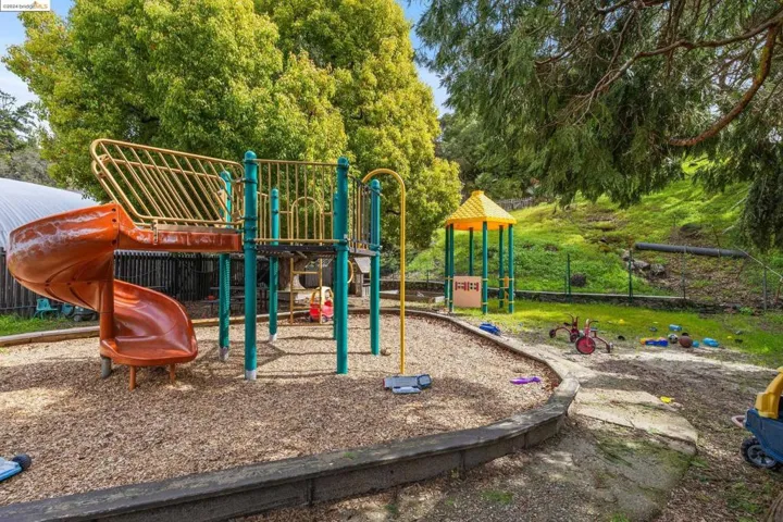 12000 Campus Dr, Oakland, California 94619