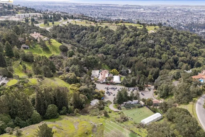 12000 Campus Dr, Oakland, California 94619