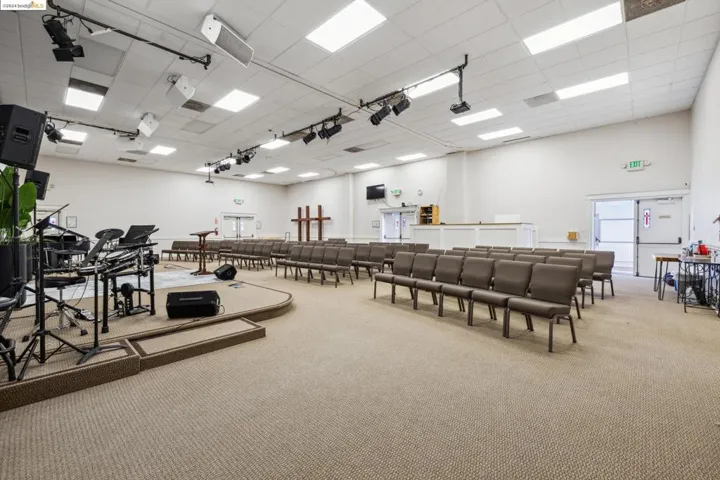12000 Campus Dr, Oakland, California 94619