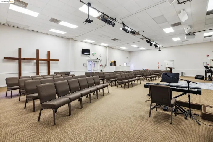 12000 Campus Dr, Oakland, California 94619