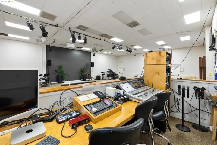 12000 Campus Dr, Oakland, California 94619