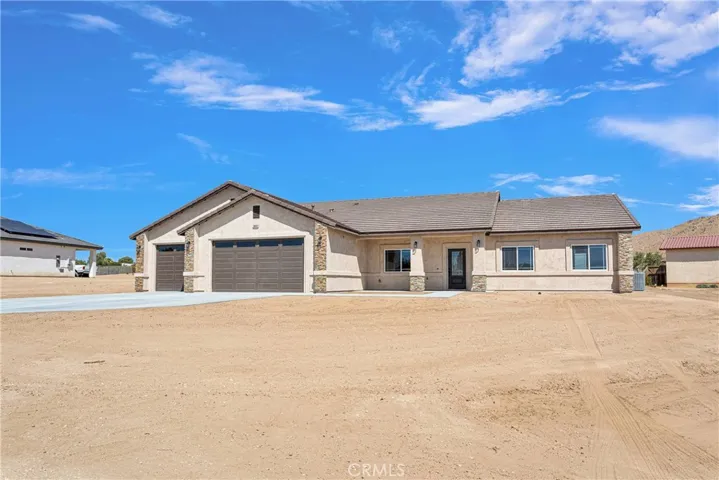 16052 Venango, Apple Valley, California 92307