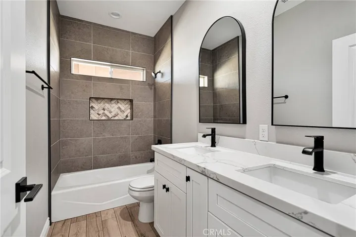 16052 Venango, Apple Valley, California 92307