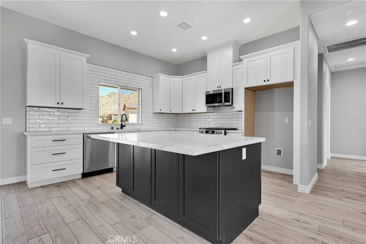 16052 Venango, Apple Valley, California 92307